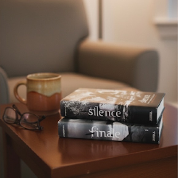 2 Book Set By Becca Fitzpatrick Silence, Finale Hard Cover - Picture 1 of 7